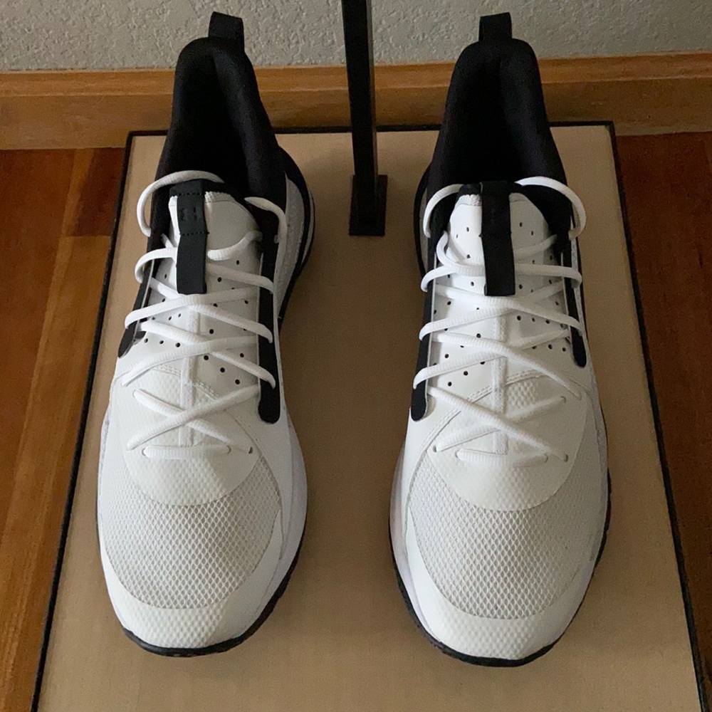 Under Armour men’s Curry 7 basketball shoes